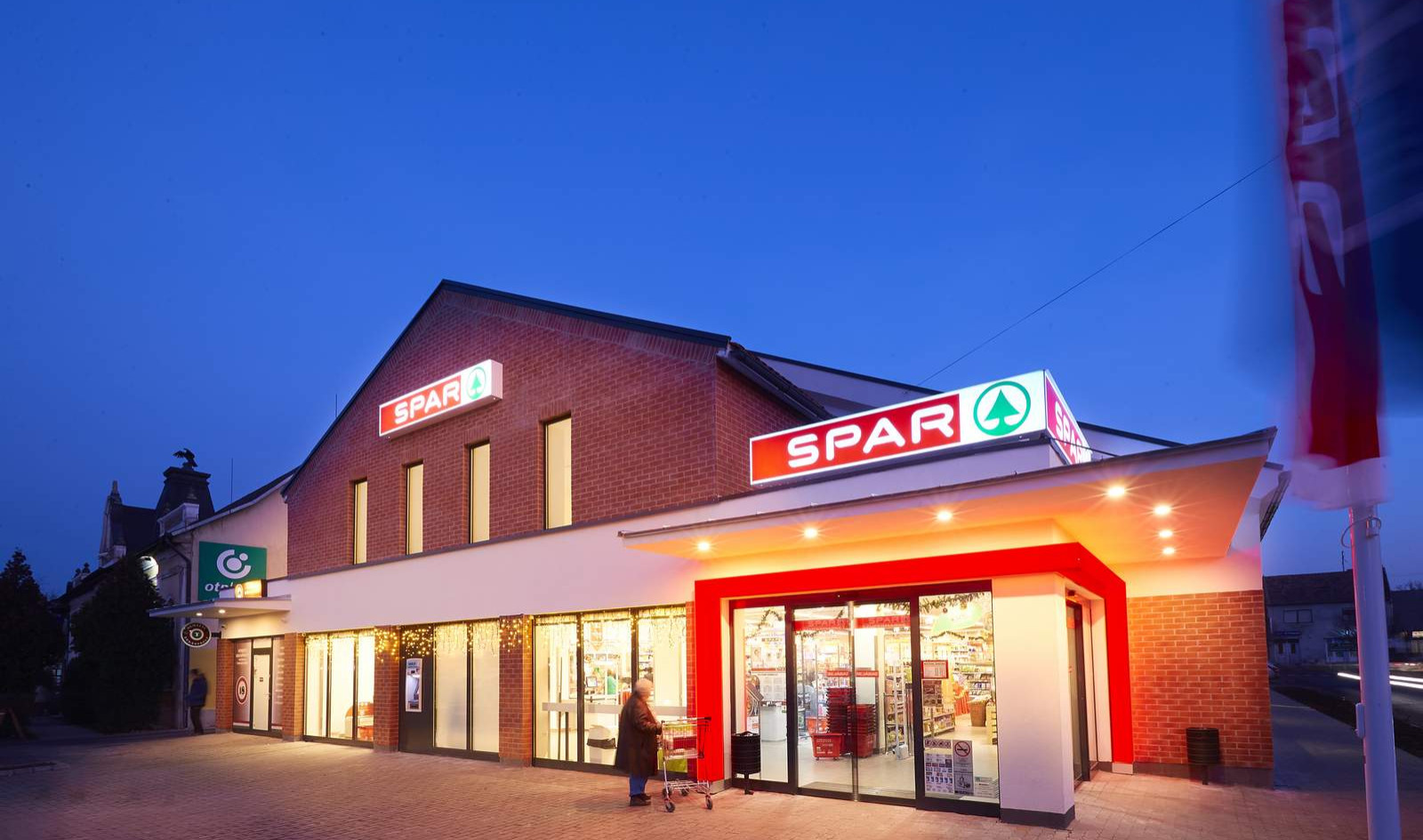 Minden hétfőn
Árzuhanás a SPAR-nál (x)