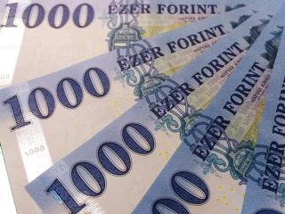 A forint a peso-val táncol, özönlik a tőke a magyar kötvényalapokba