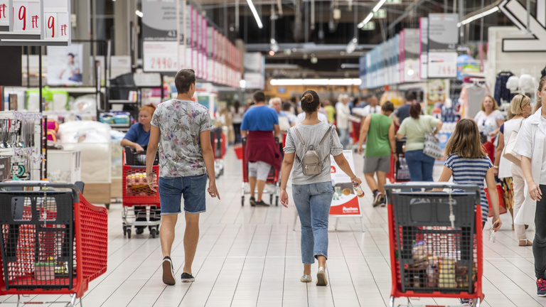 Egészen pontosan 4268 termékének árát csökkenti az Auchan