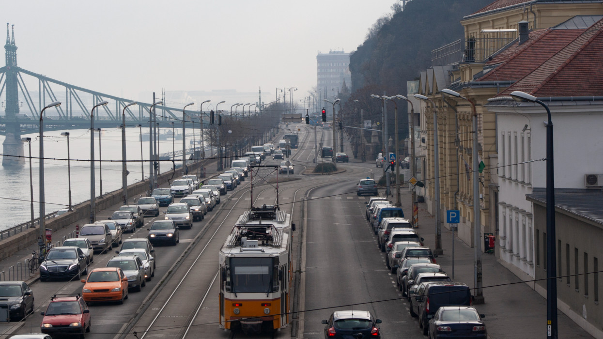 Autósok, figyelem! Itt lesz lezárva a főváros húsvétkor: erre nem érdemes menni