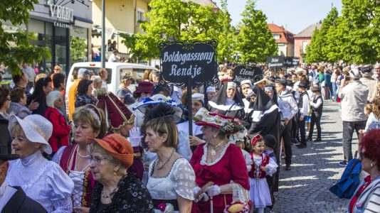 Boldog Békeidők – négy napos fesztivállal idézi meg Hévíz a fürdő aranykorát április 28-tól