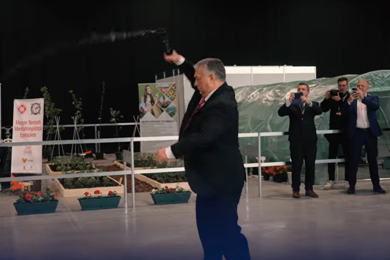 Orbán: Csatt, csatt, csatt!