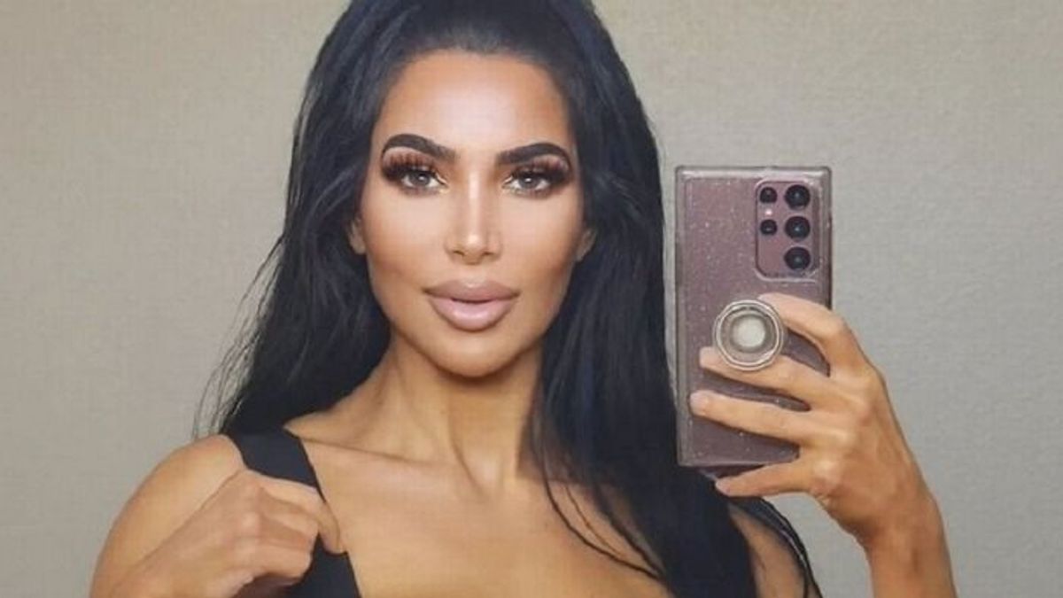 Plasztikai műtét végzett Kim Kardashian hasonmásával