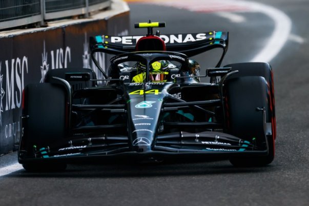 Hamilton kérésére változtat autóján a Mercedes