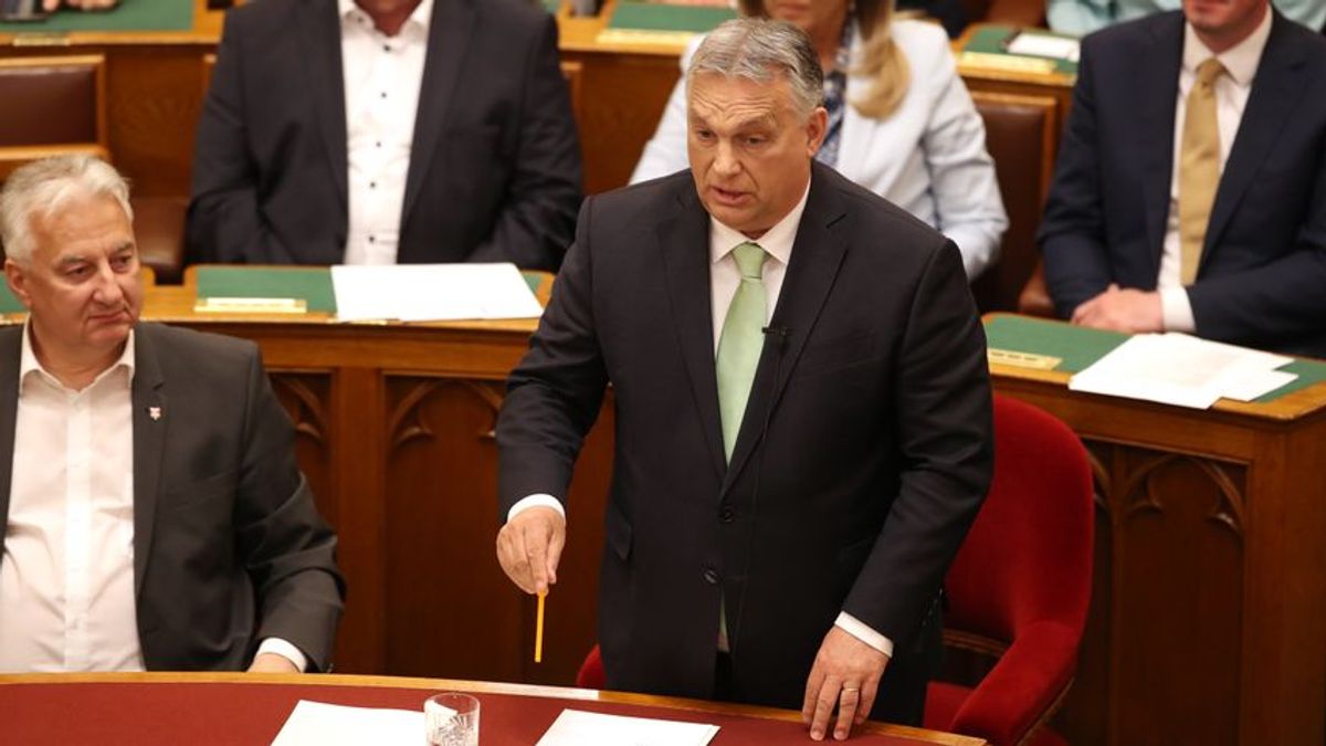 Orbán Viktor: A baloldal arra bujtja fel az embereket, hogy ne tartsák be a törvényeket