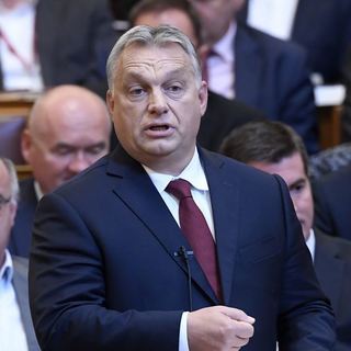 Orbán Viktor: a diákok és a tanárok tartsák be a törvényeket