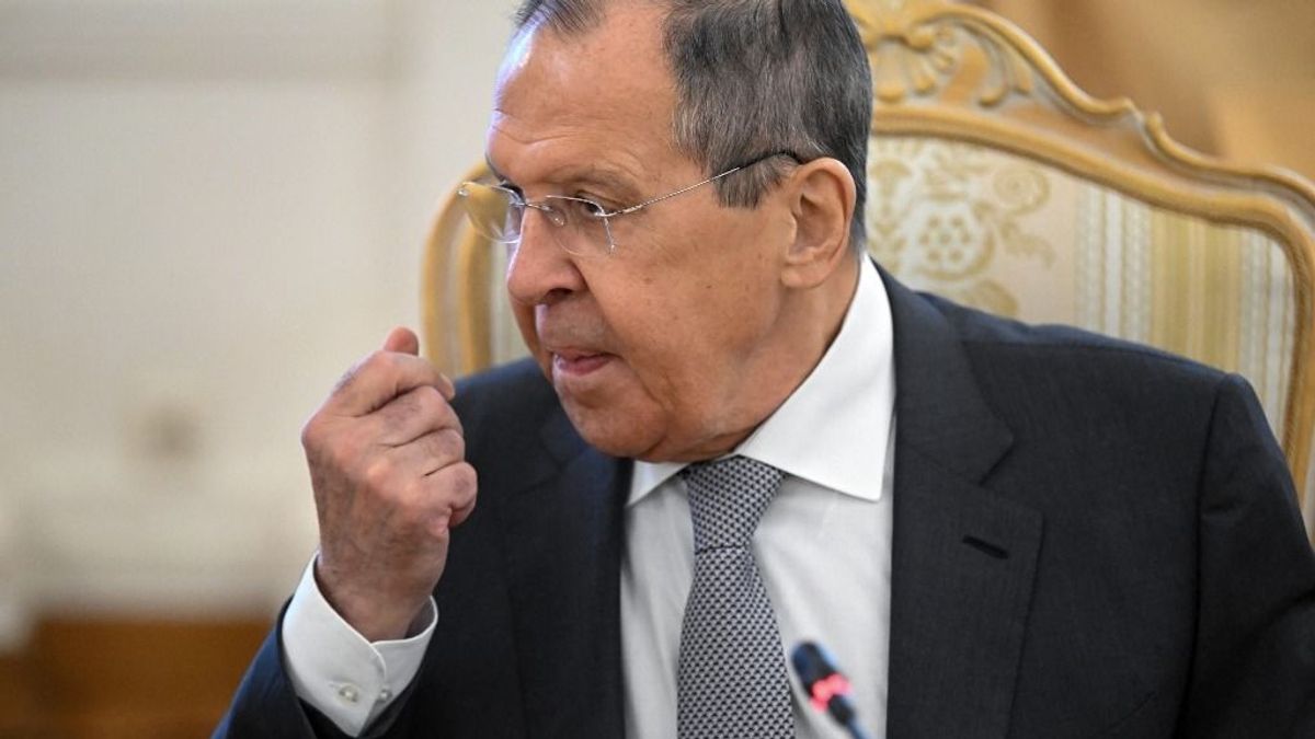 Kemény hangon figyelmeztetett Lavrov: a Nyugat a tűzzel játszik