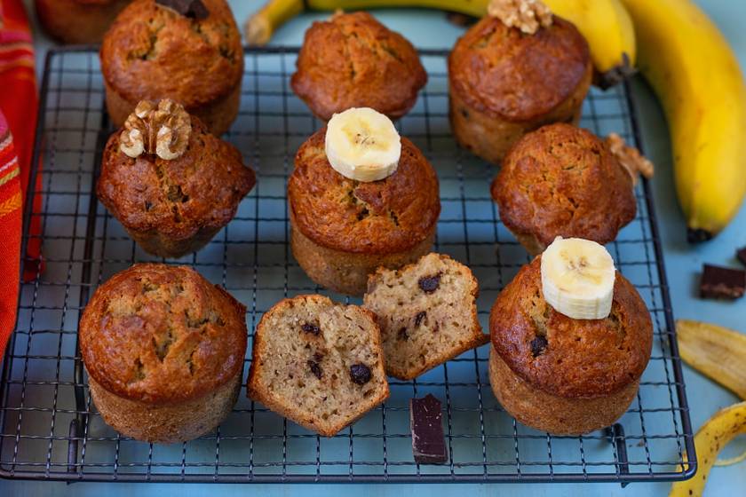 Kényeztető banánkenyérmuffin: fahéjjal és csokidarabokkal az igazi