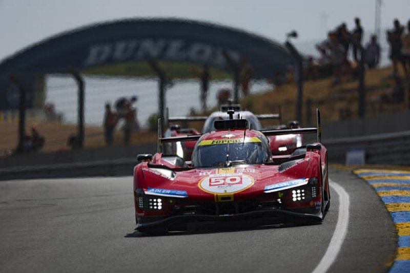 Le Mans: Dupla Ferrari-vezetés, nyolc tizeden belül a top 8 az első időmérőn