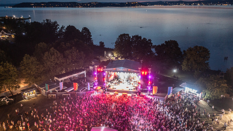 Több száz hazai és világsztár érkezik idén a Balatonhoz