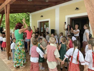 Szólj, síp, szólj! – Óvodások hagyományőrző népi seregszemléje