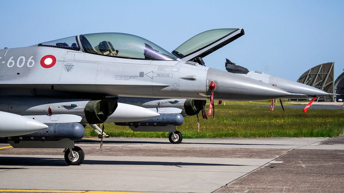 Dánia megkezdi az ukrán pilóták F-16-os kiképzését