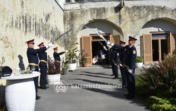 Tűzoltó esküvőt tartottak Egerben