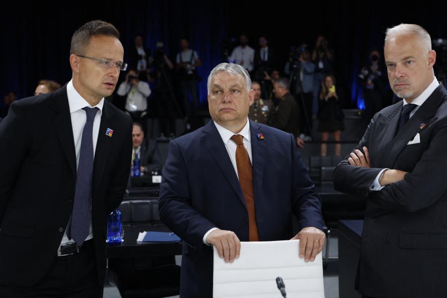 Orbán Viktor elindult a NATO-csúcsra, Szijjártó Péter és Szalay-Bobrovniczky Kristóf is vele tart