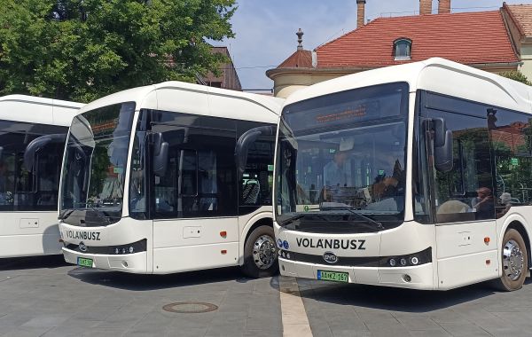 Gyorshír: szolgálatba álltak az egri elektromos buszok!