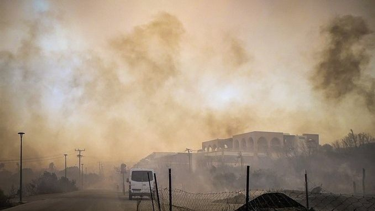 Menekítik a turistákat, nagy a baj a magyaroknak kedvenc szigetén