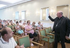 Továbbképzésen részt vevő hitoktatókkal találkozott Palánki Ferenc megyéspüspök