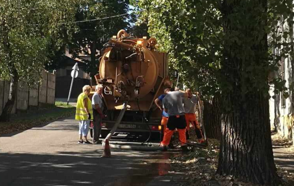 Rekordidő alatt javították meg a csatornafedelet