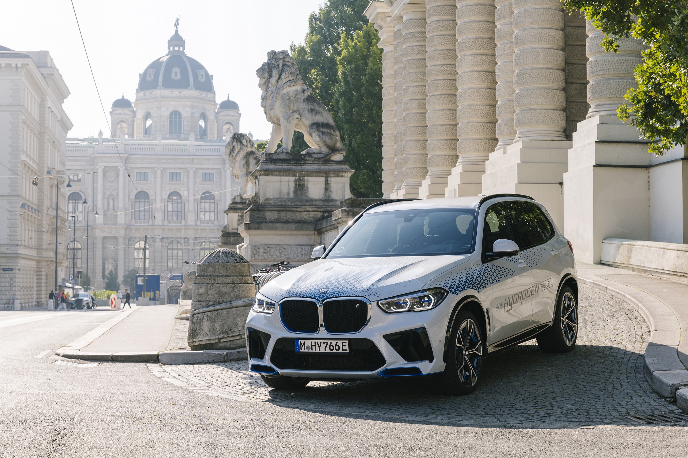 Vizet ereget a jövő elektromos BMW-je