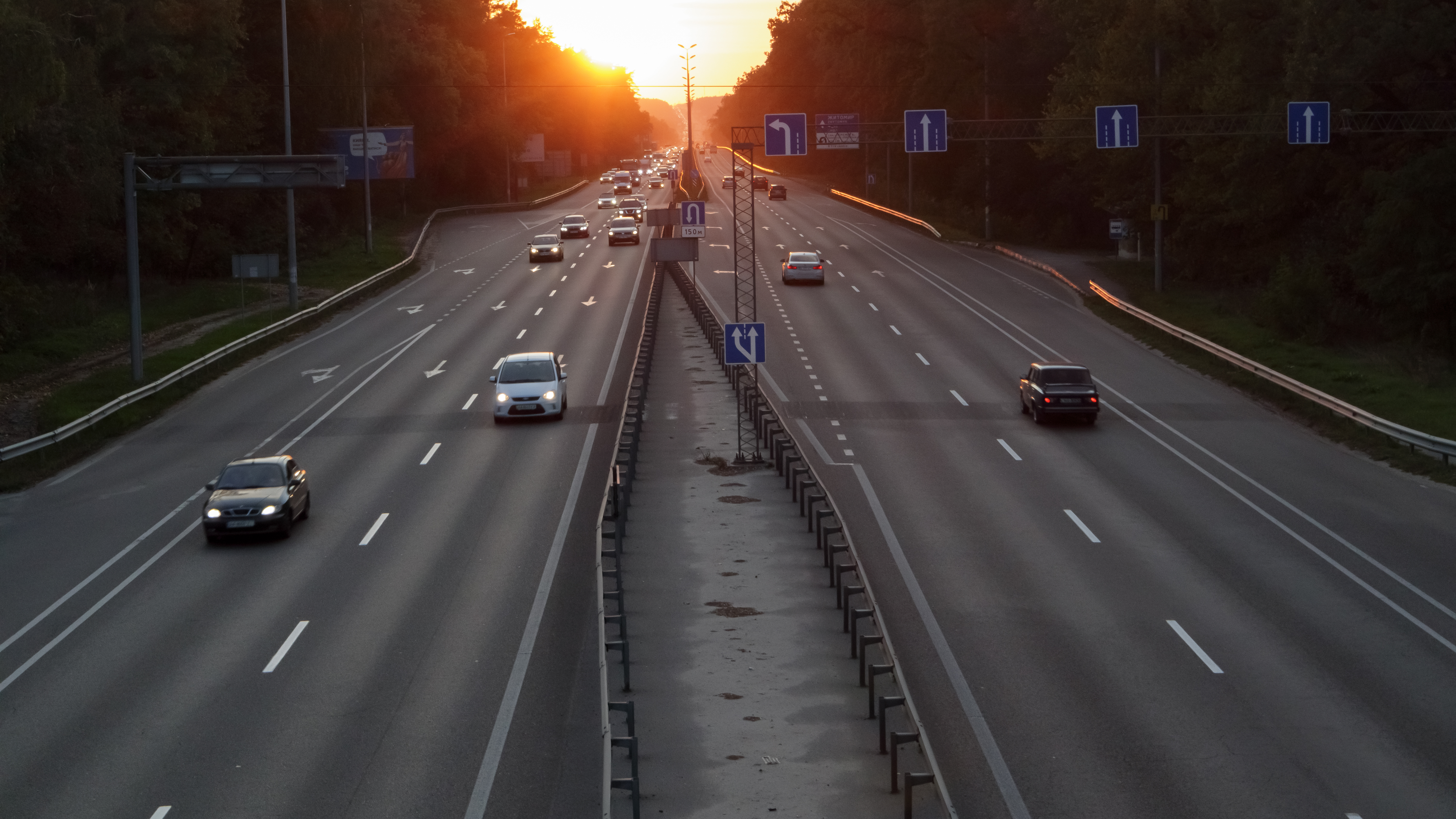 Komoly útlezárások lesznek az ünnep miatt: erre mindenképp figyeljen, ha autóba ül