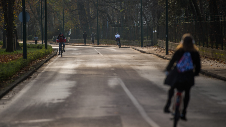 Kiadták a figyelmeztetést, viharos szélre kell készülni csütörtökön