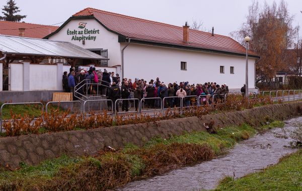 Több százan várják idén is a krisnás Szeretetlakomát Egerben