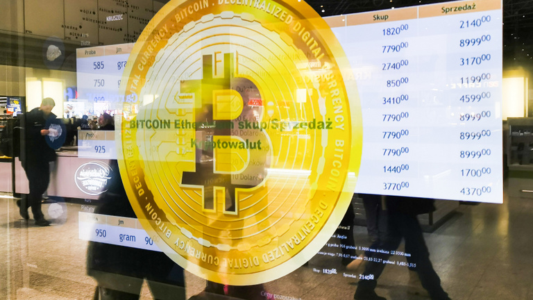 Bitcoin-vonatra száll Magyarország: nagy lépés a szabályozásban