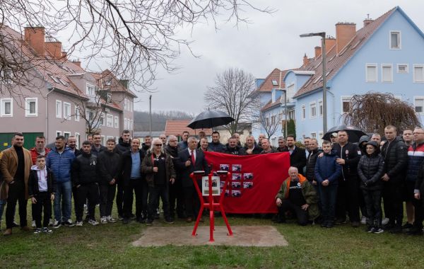 Szabadtéri szkander asztalt kapott a Szkander bég tér