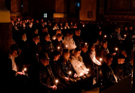 Veres András húsvét vigíliáján: A megváltottság öröme legyen jelen mindennapjainkban