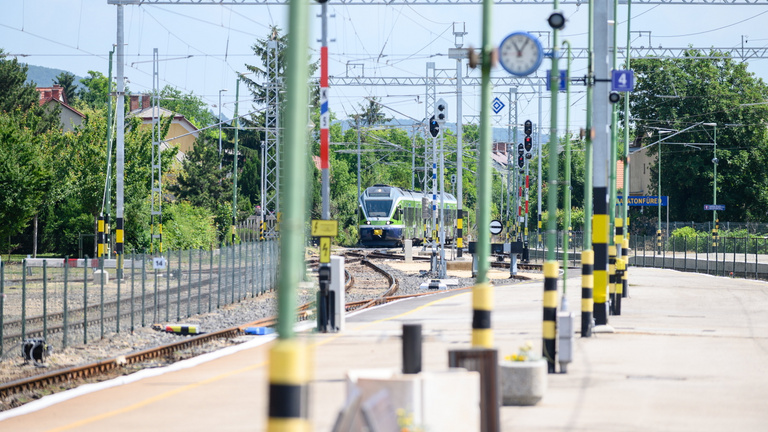 Balatonfürednél gázolt a vonat