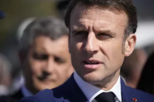 Macron: Ha Oroszország győz Ukrajnában, vége az európai biztonságnak