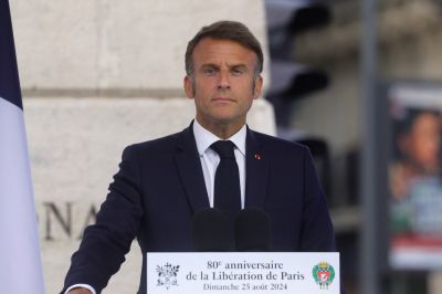 Újra áll a bál Franciaországban, Macron nem hajlandó kinevezni miniszterelnököt a győztes balodali koalícióból