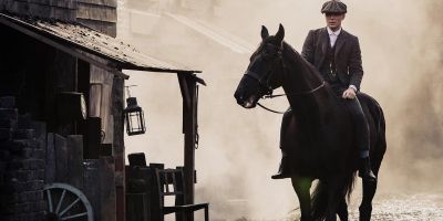 A londoni alvilágban játszódó új sorozattal jelentkezik a Peaky Blinders megalkotója