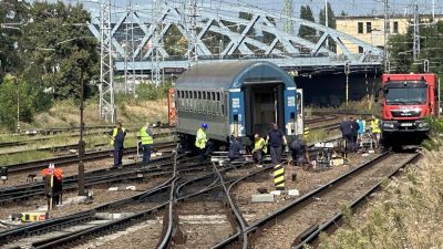 Törött csavarok okozhatták a vonatkisiklást a Keletinél az előzetes jelentés szerint