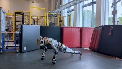 Fekvőtámaszozik a Boston Dynamics legújabb humanoid robotja