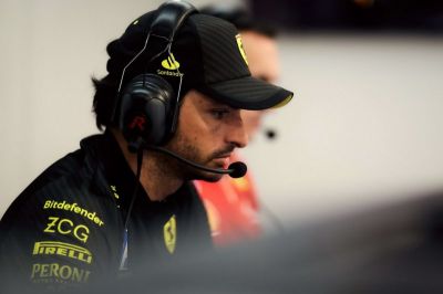 Sainz szerint a vb-címért is harcolhat a Ferrari