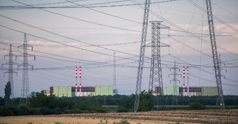 Százezer tonna iszapot kotortat a Dunába Paksnál Mészáros cége