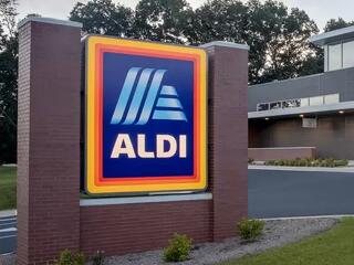 Az Aldi, 6400-8200 forintos órabérrel egy kisebb sereget vet be az egyik legkeményebb piacon