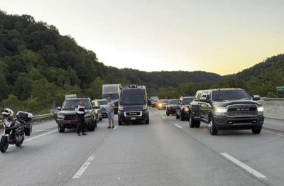 Egy férfi autókra lövöldözött az autópályán Kentuckyban, hét ember kórházba került