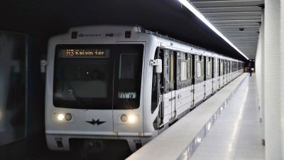 Baleset történt a 3-as metrón, leállították a forgalmat