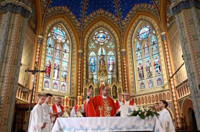 Főpásztorukkal ünnepeltek szentmisét a Szombathelyi Egyházmegye nemzetiségei Kőszegen