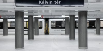 Metrósínek közé esett egy ember kedd reggel a Kálvin téren