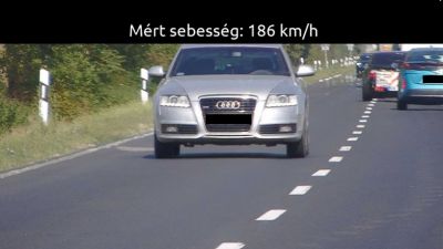 Vajon mit képzelt, hol van?! 186 km/h-val száguldozott Audi-jával a 90-es táblánál