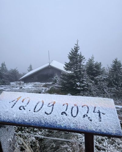 Lehullott az első hó a szomszédban (VIDEÓ)