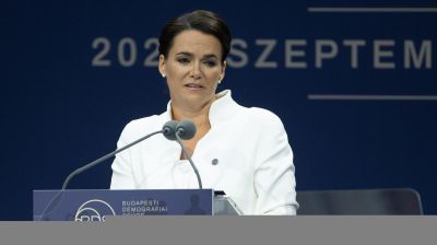 Novák Katalin volt köztársasági elnökként saját civil szervezetét népszerűsíti Ázsiában