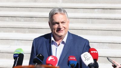 Orbán Viktor elmondta, mit csinál a telefonjával, amikor dolgozik – videó