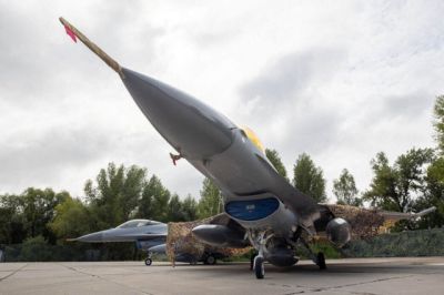  Románok képezik F-16-osok irányítására az ukrán pilótákat  