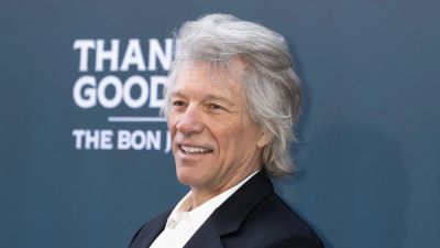 Videón, ahogy Bon Jovi megment egy nőt az öngyilkosságtól