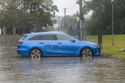 Alig tette be hozzánk a lábát az ítéletidő, és már nincs nyugtuk a tűzoltóknak