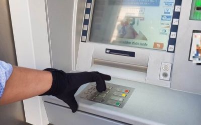 Hamis pénzzel próbálta átverni a bankautomatát